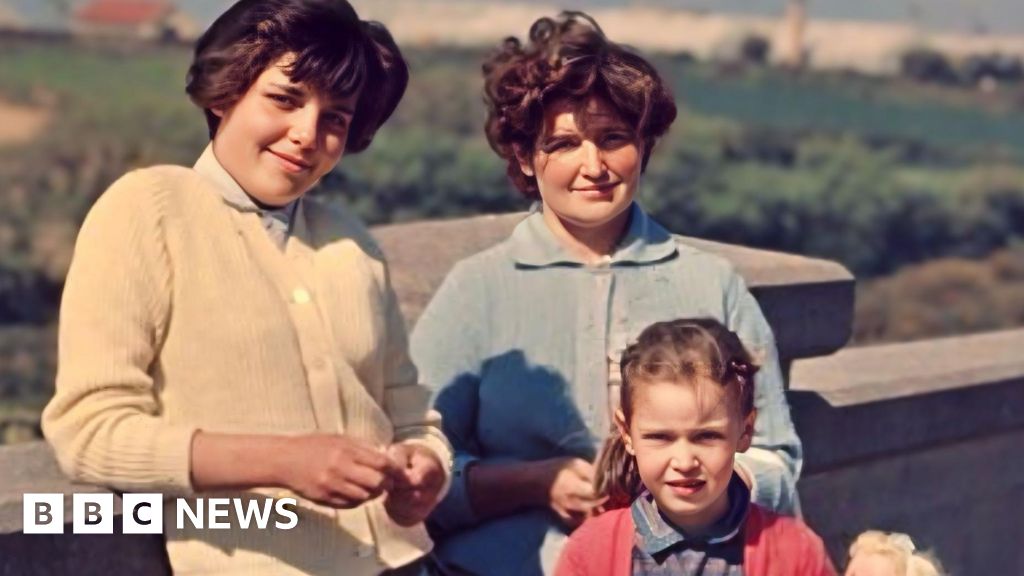 Email Unlocks Decades-Long Family Secret: Woman Discovers Two Half-Sisters Hidden by Wartime Separation