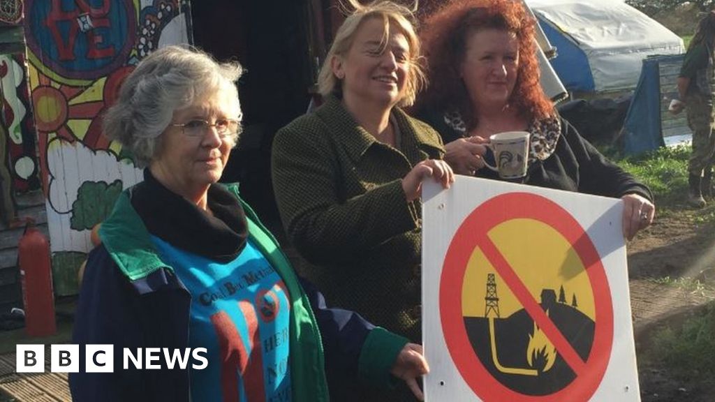 Fracking: Green Party leader supports Cheshire campers - BBC News