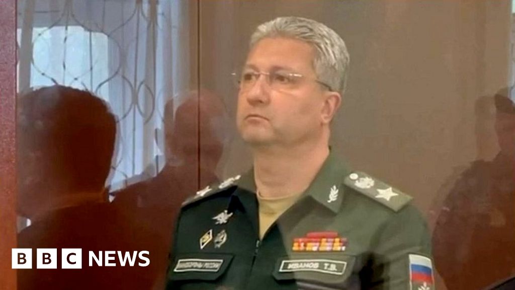 اتهم نائب وزير الدفاع الروسي تيمور إيفانوف بقبول الرشاوى
