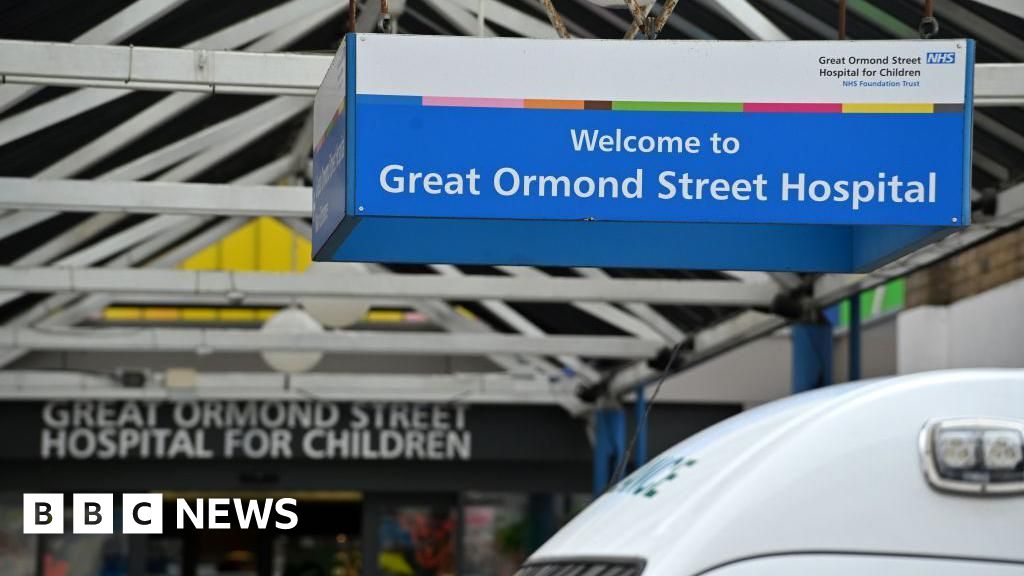 Great Ormond Street: Families criticise redacted surgeon report