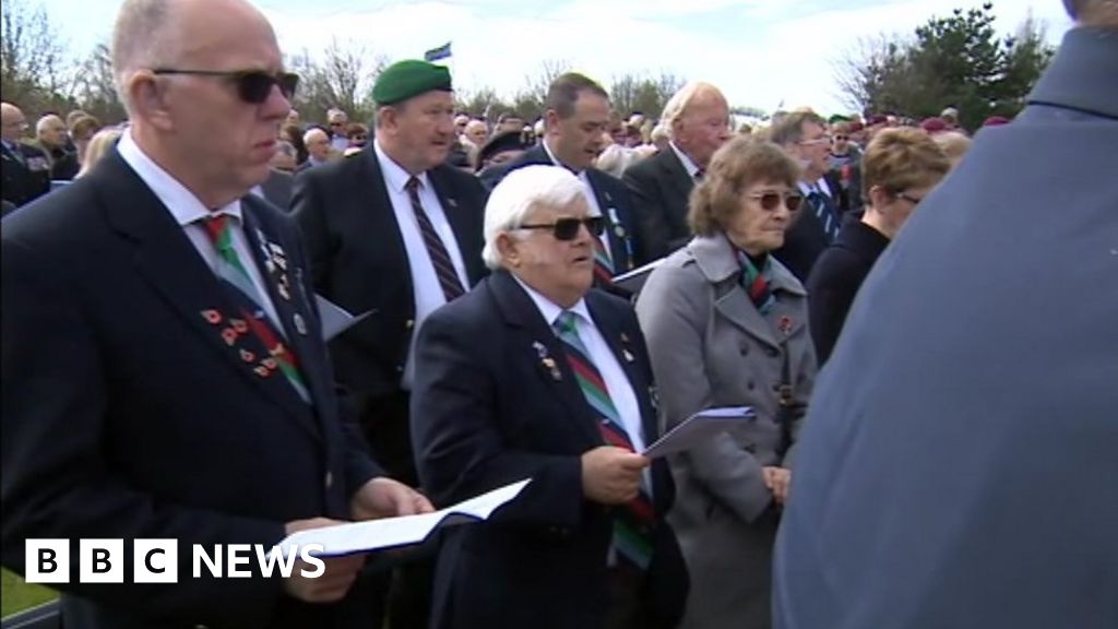 Veterans Mark Falklands 35th Anniversary At Staffordshire Arboretum Bbc News