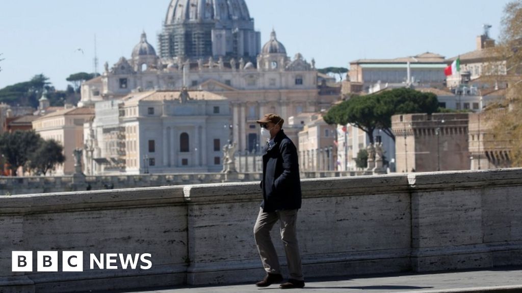 Coronavirus: Life in Rome under lockdown