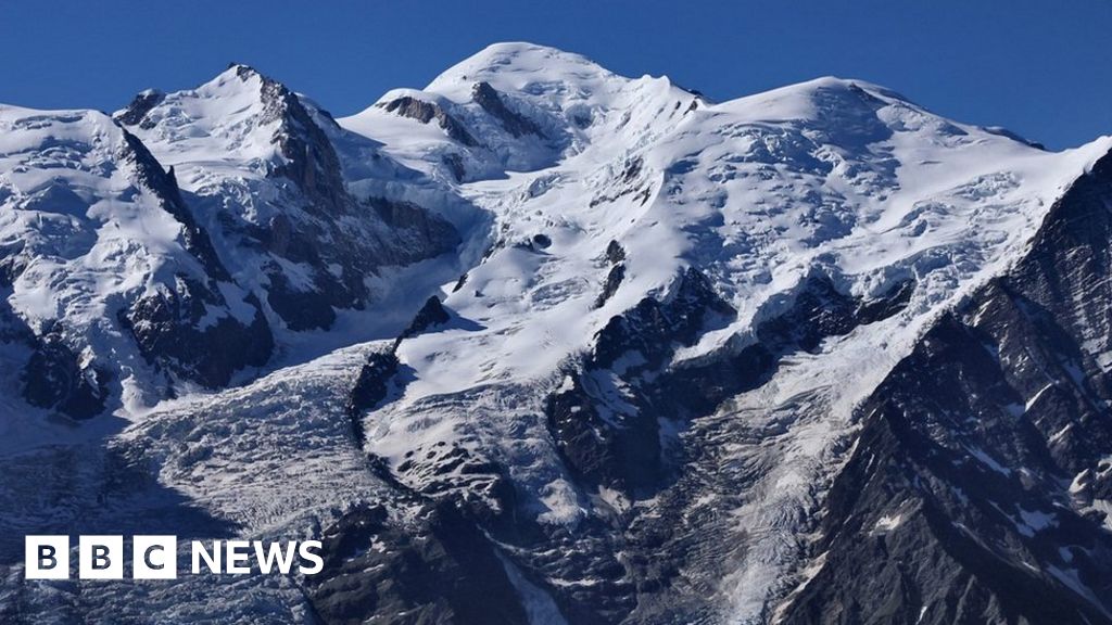 French mayor threatens €15,000 deposit to climb Mont Blanc