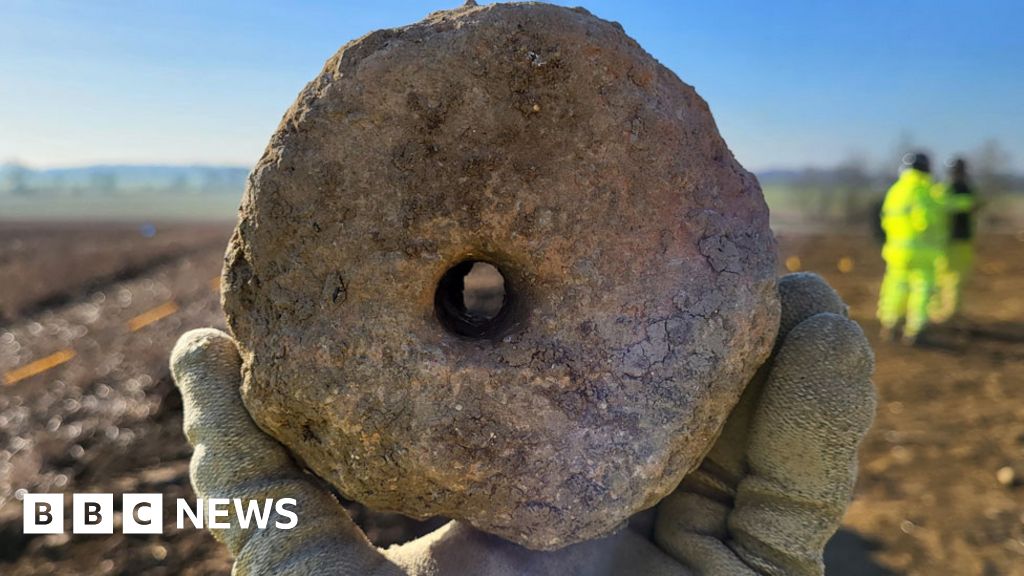 A428 dig: Possible Bronze Age finds unearthed in roadworks