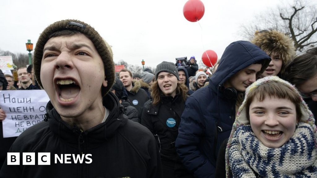 Russia Protests Why Navalny Rattles Kremlin Bbc News 7745