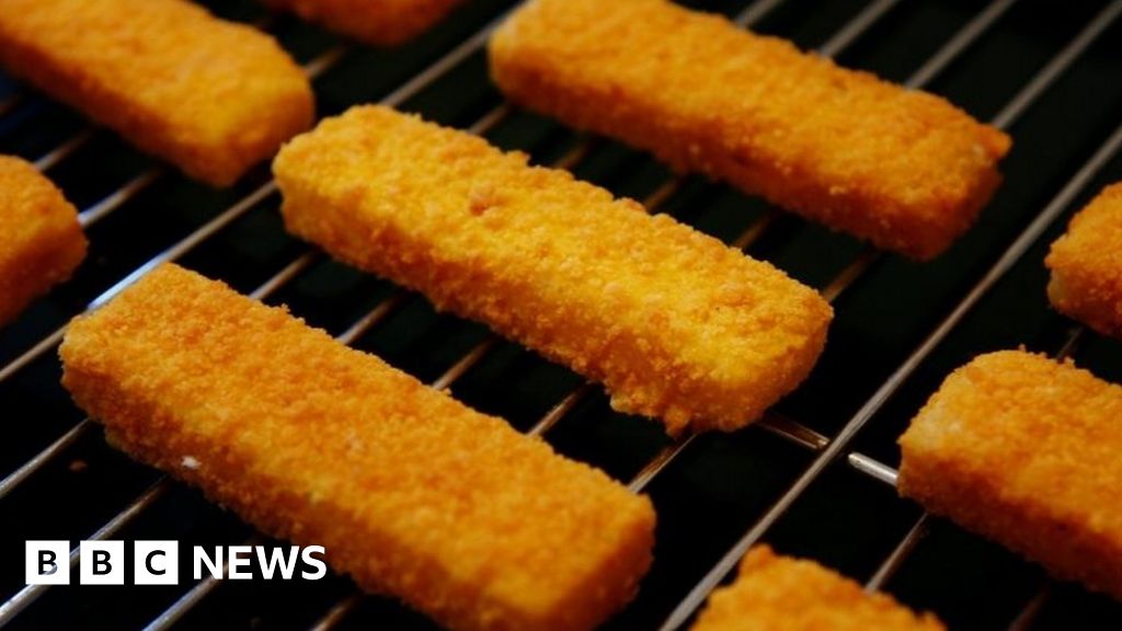 Fish fingers surprisingly sustainable, say conservationists BBC News