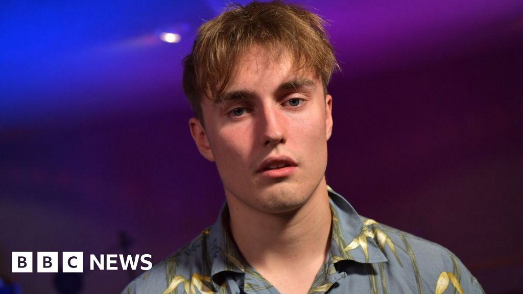 Sam Fender urges people to buy The Big Issue amid Covid-19 surge