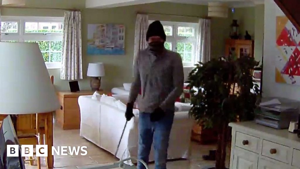 Alderholt Burglars Caught On Home Cctv System During Break In Bbc News 