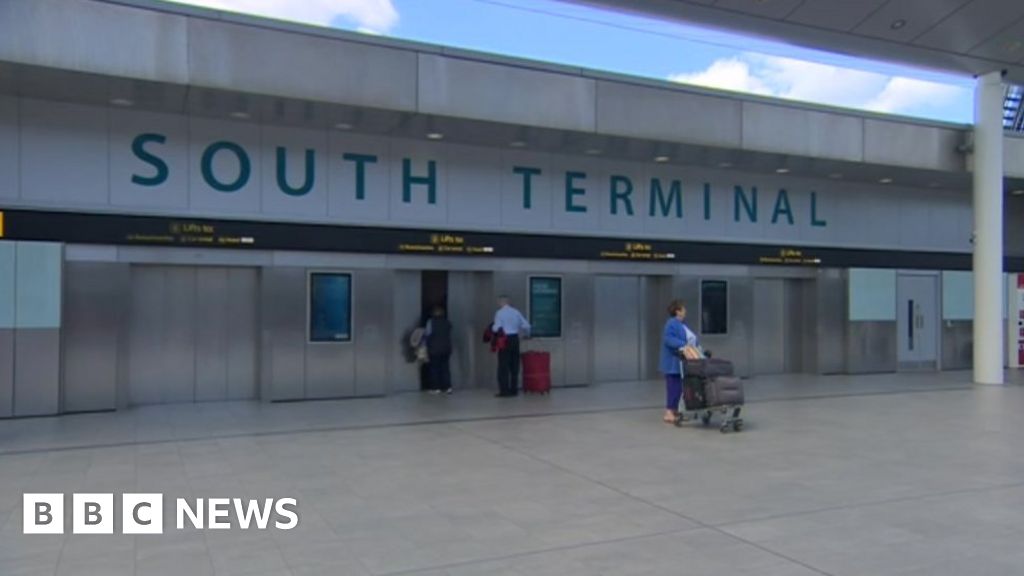 Gatwick Airport Man armed with kitchen knives arrested BBC News