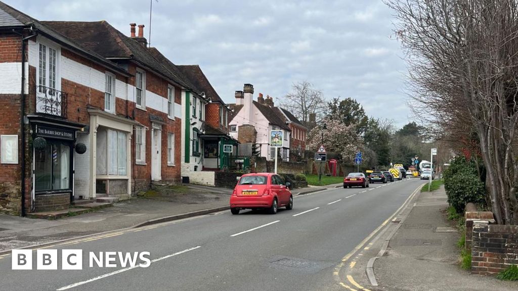 bbc.co.uk - Patrick Barlow - Bramley to Shalford gas repair roadworks enter second stage