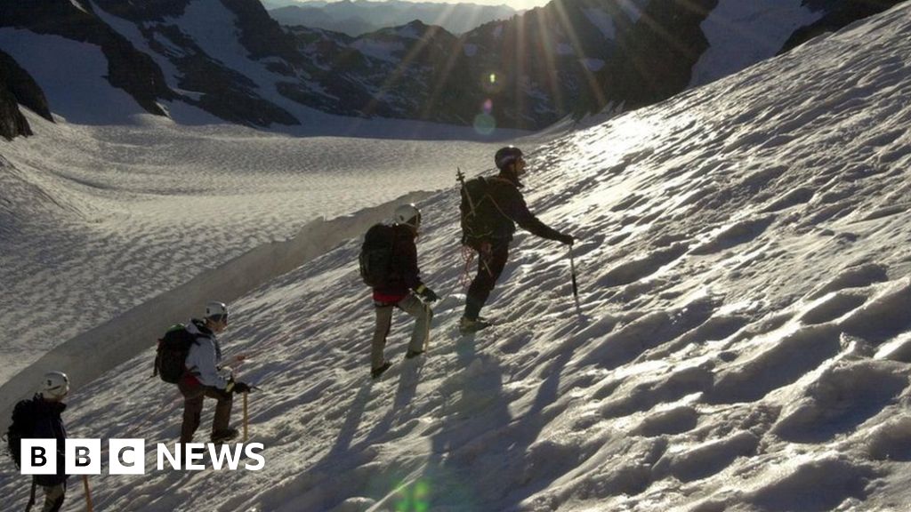 Seven Climbers Dead In French Alps Avalanche In Pelvoux - BBC News