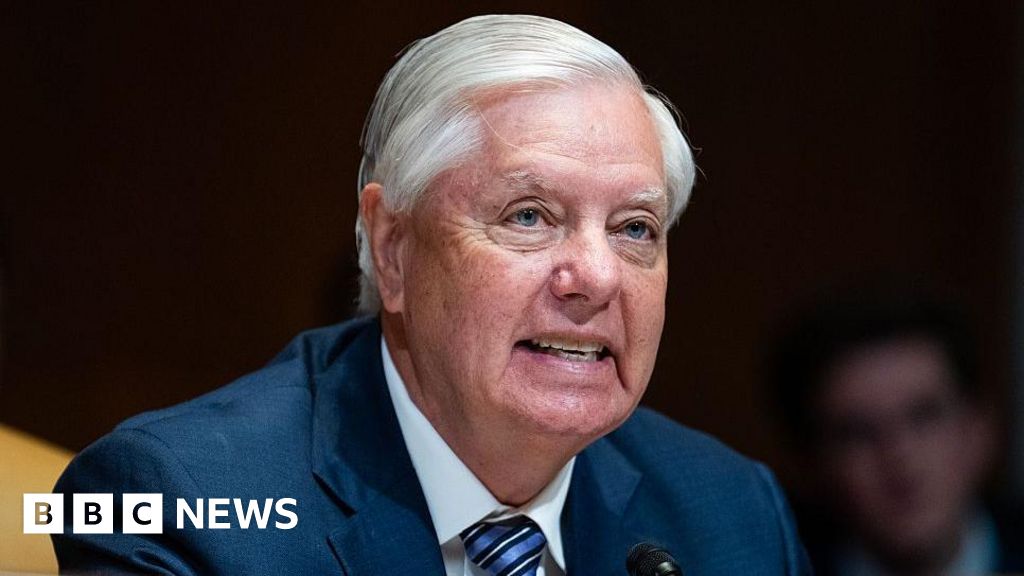 US Senator and close Trump ally Lindsey Graham dies after 'brief and sudden illness' (BBC)