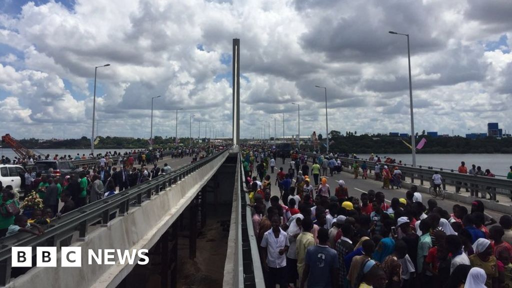 Tanzania bridge 'liberates commuters' in Dar es Salaam - BBC News