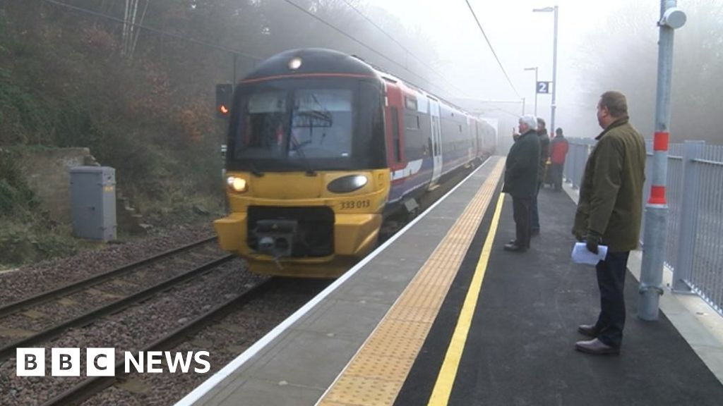 Apperley Bridge's New Railway Station Opens - BBC News