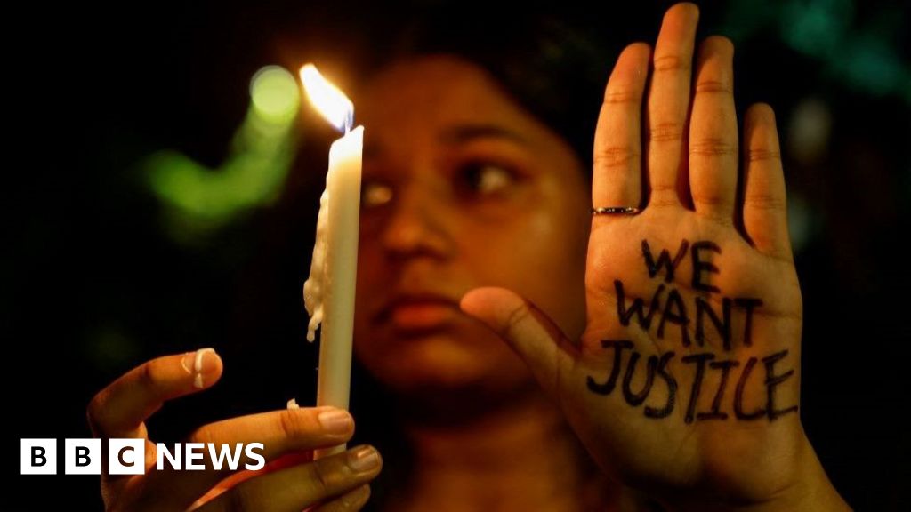 Thousands protest against rape and murder of doctor in India