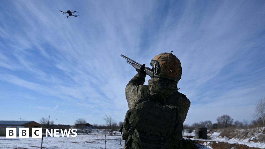 وتقول زيمبابوي إنها قتلت 15 مواطنا تم استدراجهم للقتال لصالح روسيا