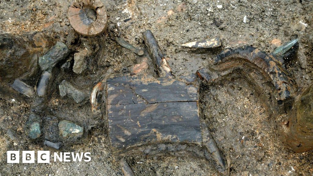 Bronze Age metal ‘recycling bin’ found at Peterborough site