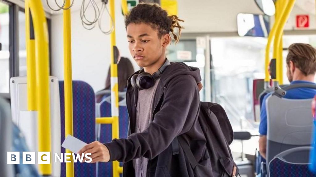 Wales Extends £1 Youth Bus Fare Scheme to Children from November