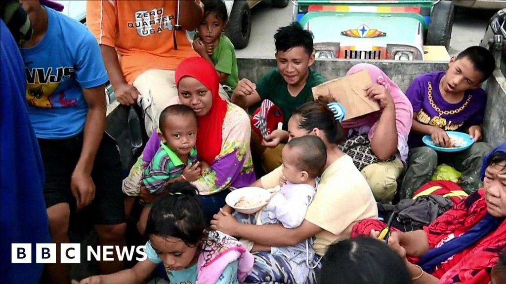 Philippines Marawi Residents Flee Maute Islamist Militants Bbc News 