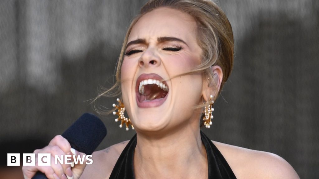 adele-emotion-and-simplicity-are-enough-at-comeback-hyde-park-gig