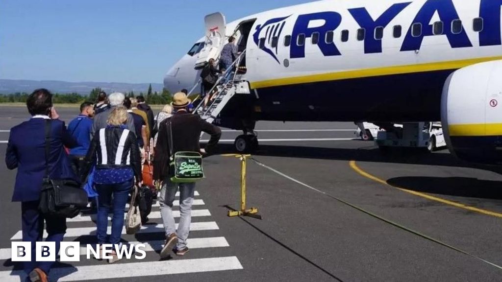 Norwich Airport announces winter Ryanair flights to Alicante BBC News