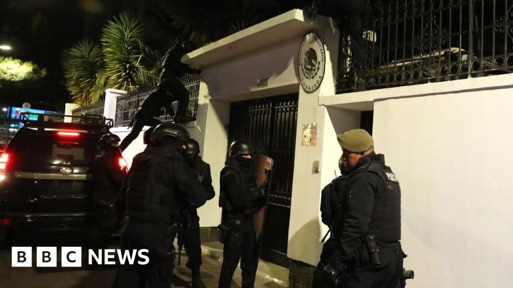 Мексико е прекъсна връзките си с Еквадор след като полицията
