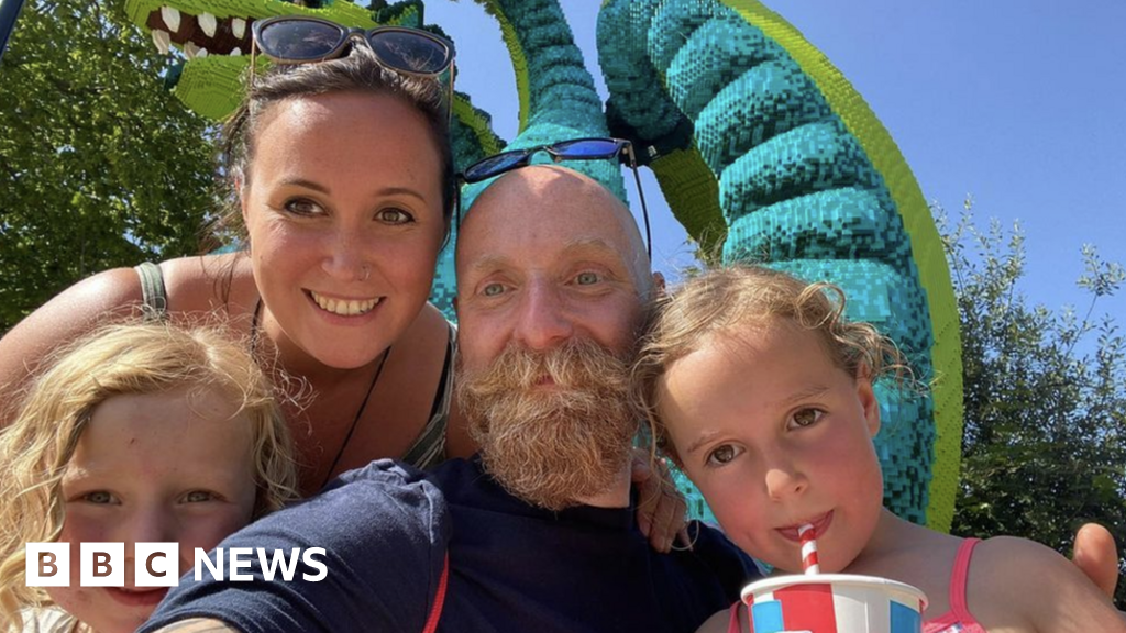 Maternity leave: Working mums return to office after two weeks