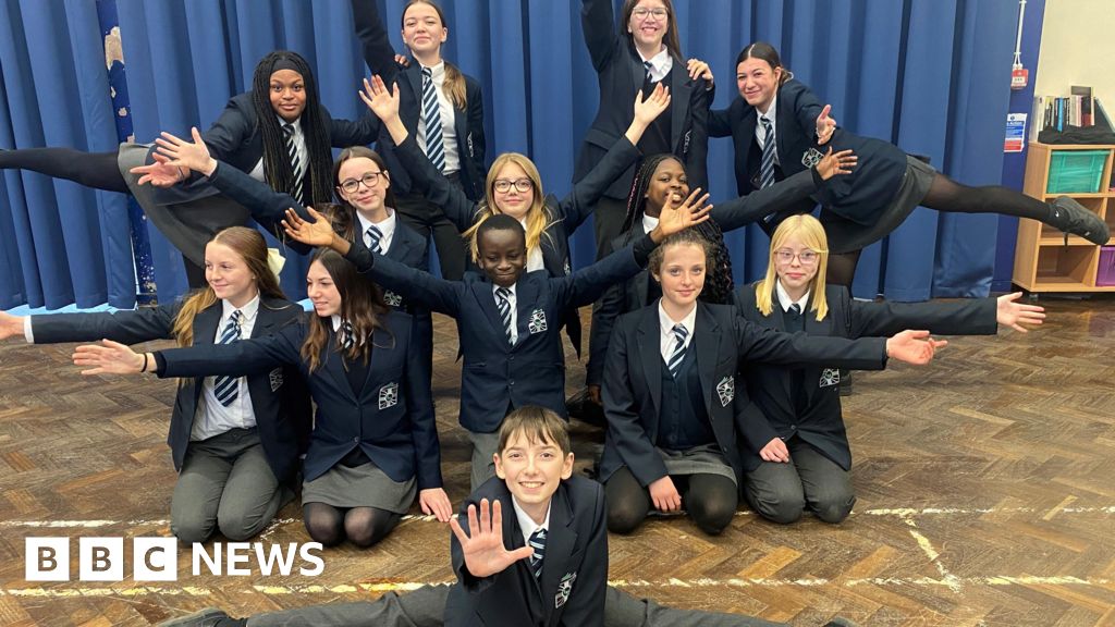 Penggalangan dana sekolah Swindon untuk kesempatan menari di Times Square