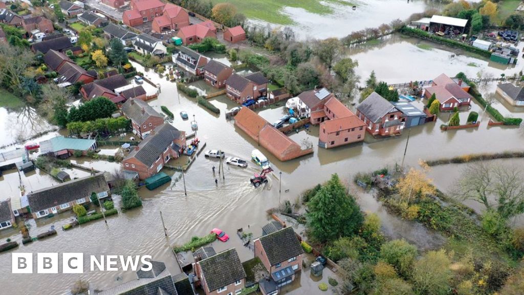 England flooding: South Yorkshire villagers rally round