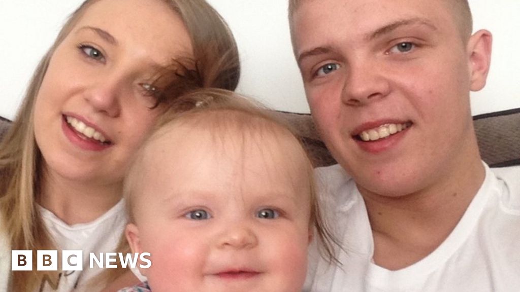 Viewpoint: 'Don't touch my tax credits' says 18-year-old - BBC News