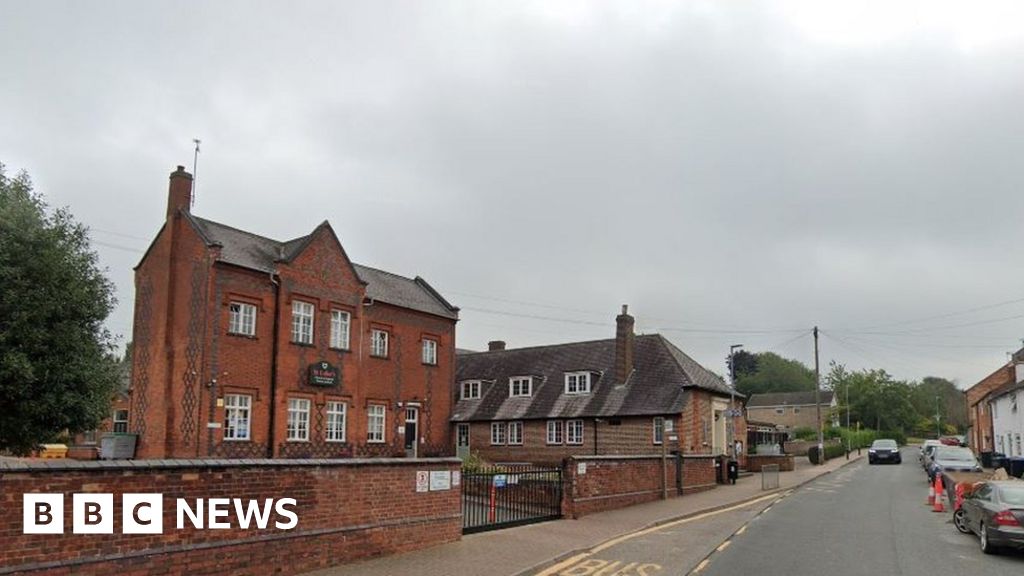 Roads around three Leicestershire schools to close for safety