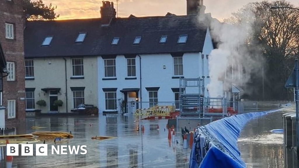 Bewdley to get £6.2m permanent flood defences - BBC News