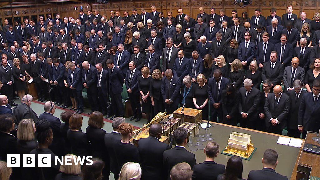 Tears and laughter as politicians pay tribute to Queen