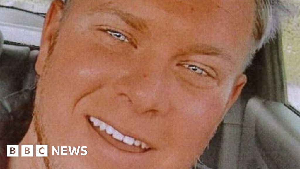 Lyndhurst crash Tribute to man killed crossing A31 BBC News