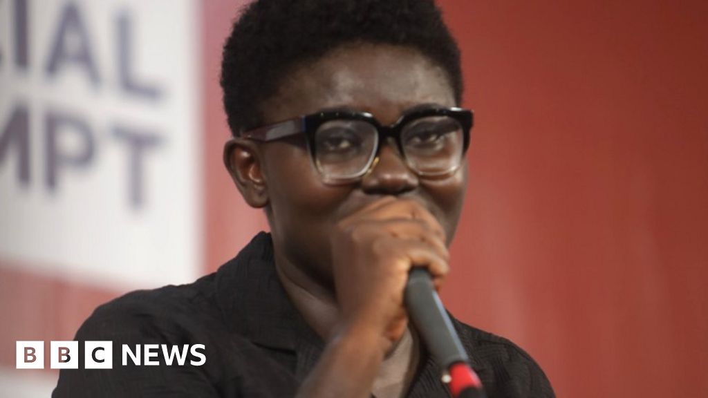 Ганайската медийна личност Афуа Асантеваа завърши петдневен певчески маратон който