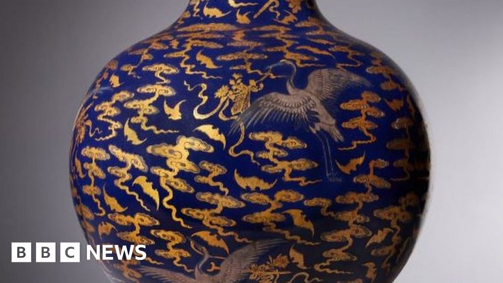 Qianlong-period Chinese vase, kept in kitchen, fetches almost £1.5m