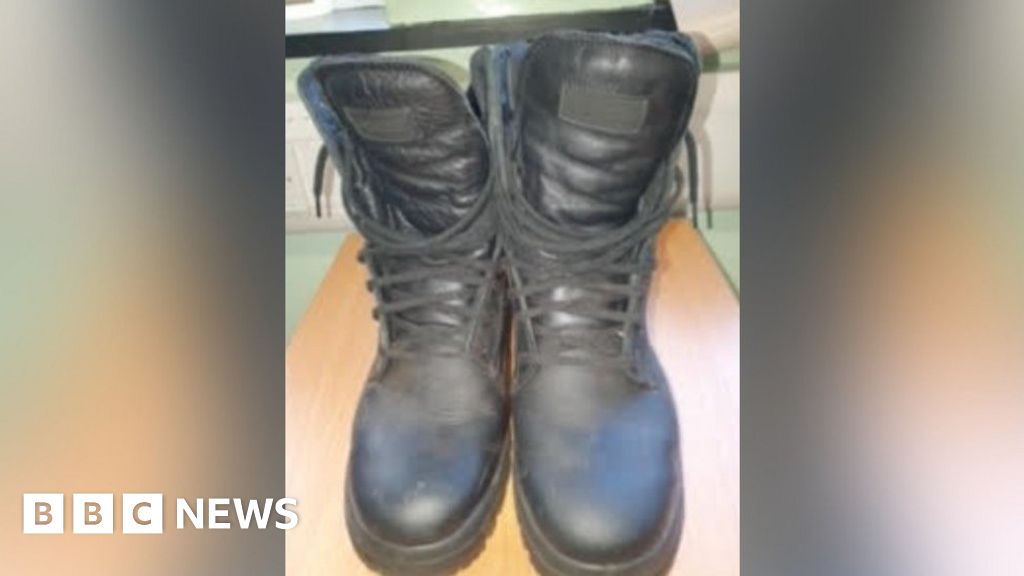 西米德蘭警察的靴子 "破壞 "了警官的腳