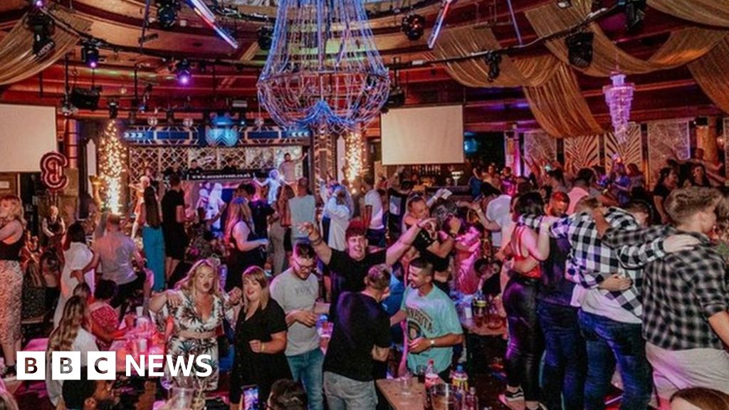 Ocean Room clubbers share memories of iconic Gorleston venue BBC News