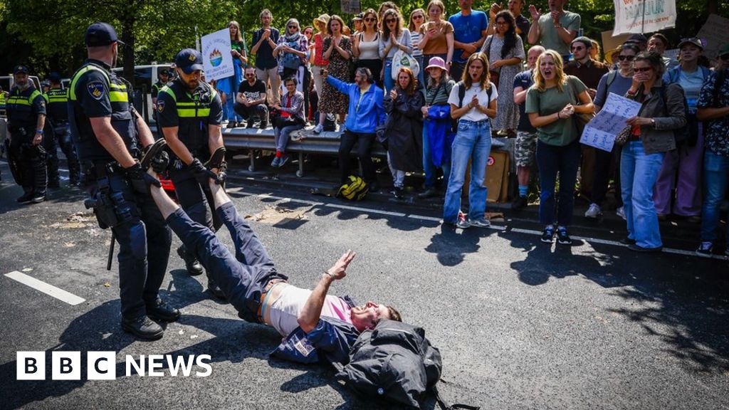 انتهاء احتجاج تمرد الانقراض في هولندا باعتقال 1500 شخص