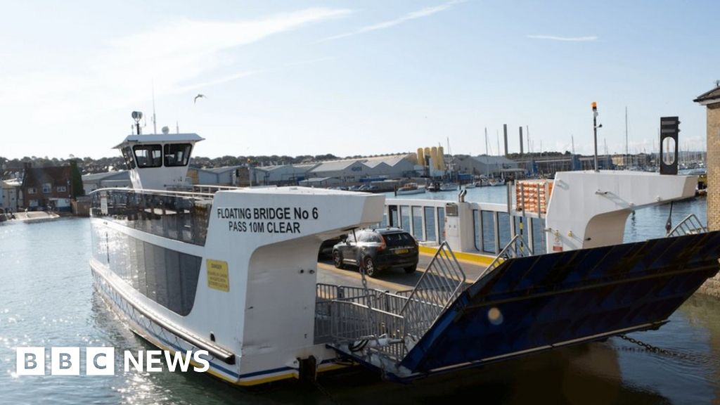 Cowes Floating Bridge: Chain ferry set to halt for 'essential' fix