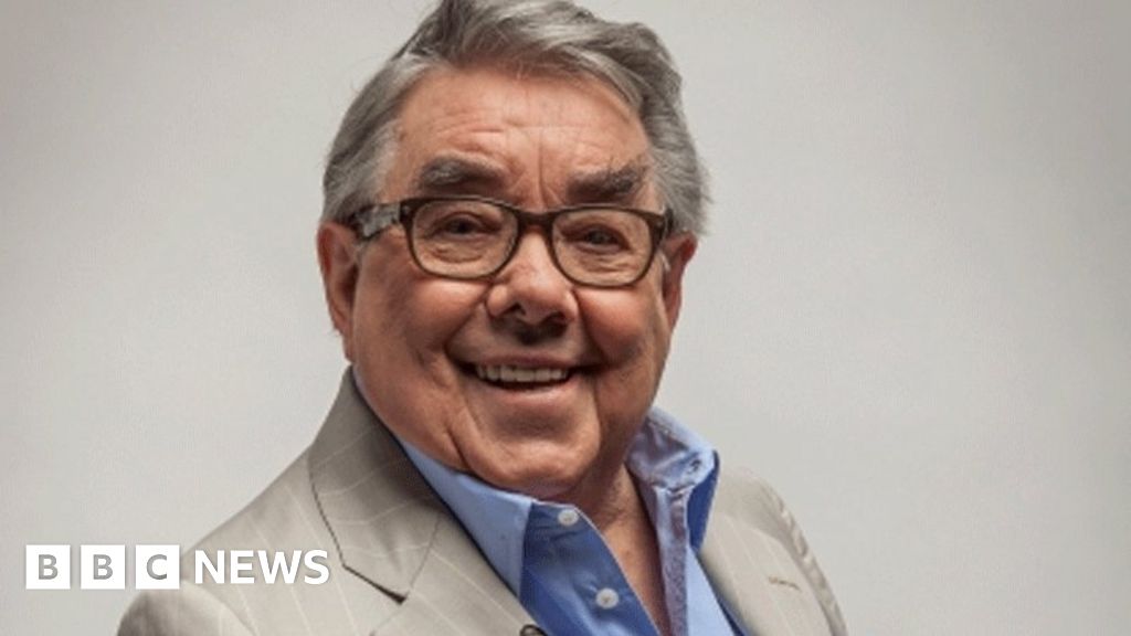 Ronnie Corbett, best known for The Two Ronnies, dies aged 85
