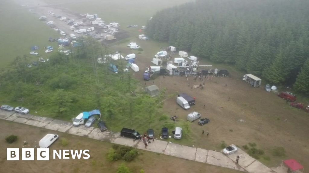 Several hundred remain at illegal rave site in Cornwall