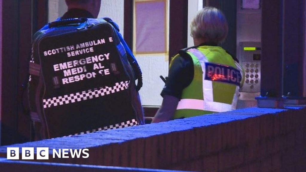 Police and paramedics in pilot mental health project BBC News