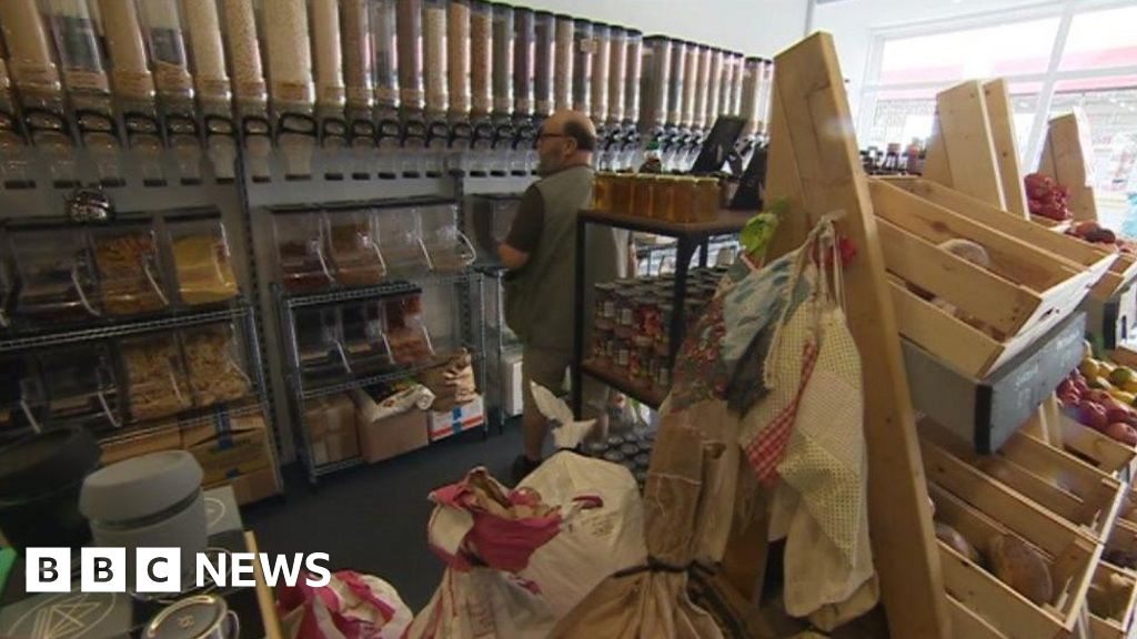 Retail Chain shop closures outweigh new stores opening BBC News