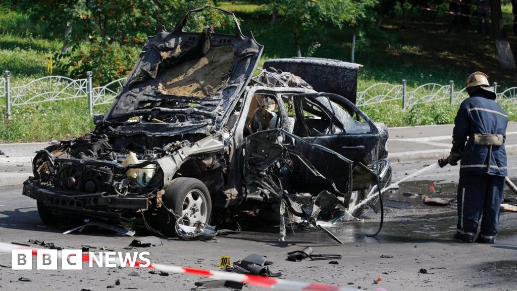 Ukraine intelligence officer killed by car bomb in Kiev - BBC News