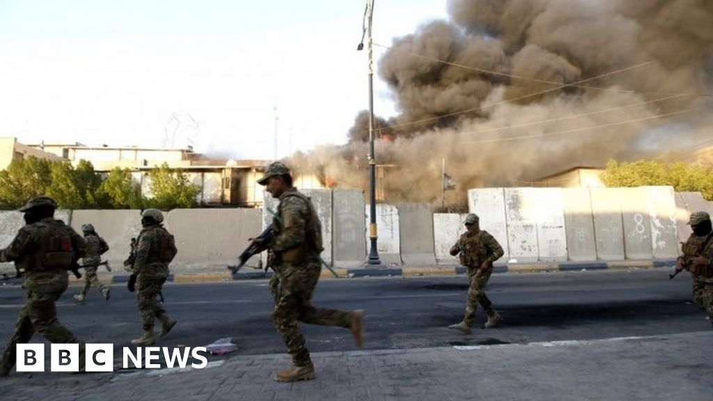 Basra protests: Iraq government buildings torched in new unrest - BBC News