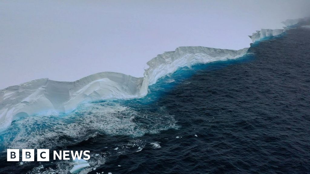 A23a: Чудовищен айсберг, малко по-малко от трилион тона