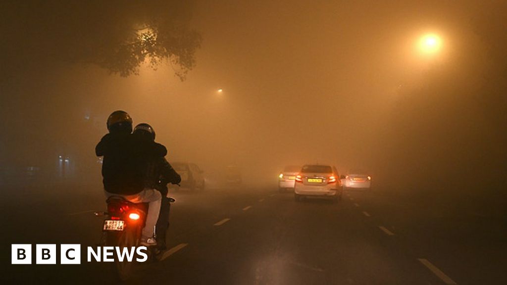 Делхи: Гъста мъгла причинява хаос при пътуване в столицата, други части на Северна Индия