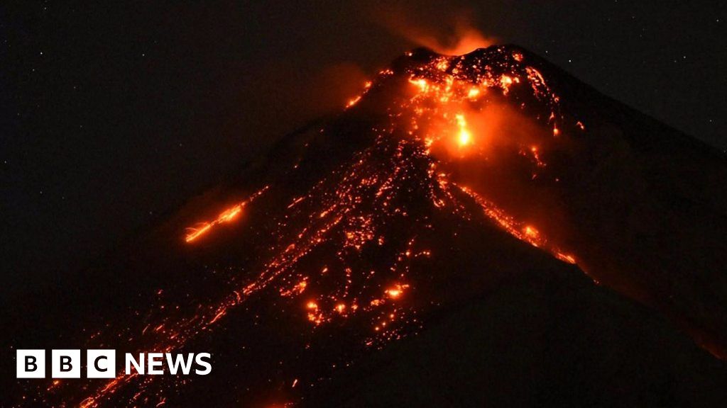 Volcanic eruptions in Guatemala captured in time-lapse video - BBC News