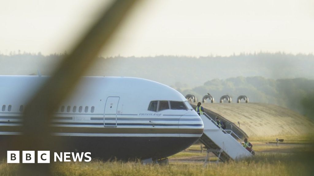 Rwanda asylum flight cancelled after legal action